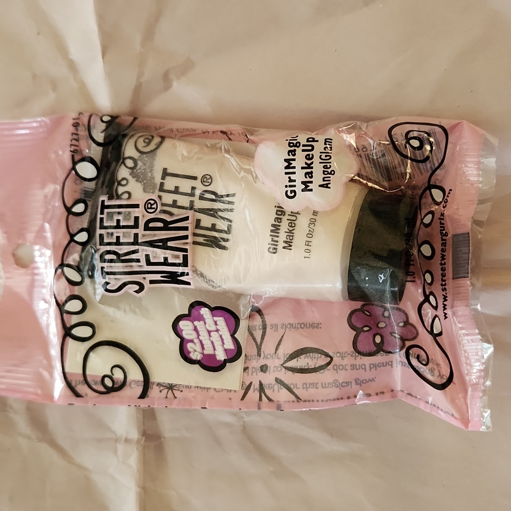 Street wear Girl Magic Makeup